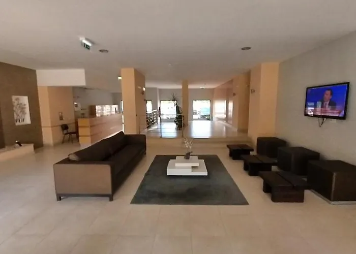 Rocha Tower 11a 公寓 *