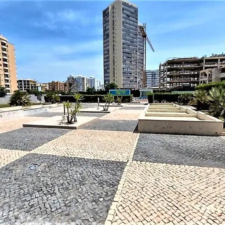 Rocha Tower 11a 아파트